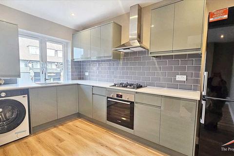 2 bedroom apartment to rent, The Broadway, London