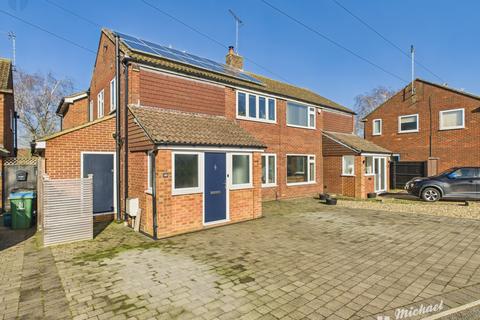 3 bedroom semi-detached house for sale, Northfield Road, Aylesbury, Buckinghamshire