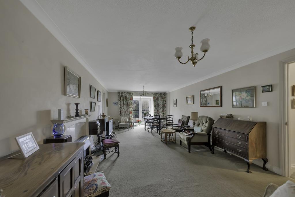 Lounge/Dining Room