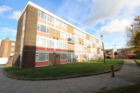 2 bedroom flat to rent, Hilltop Gardens Dartford DA1