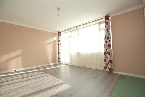 2 bedroom flat to rent, Hilltop Gardens Dartford DA1