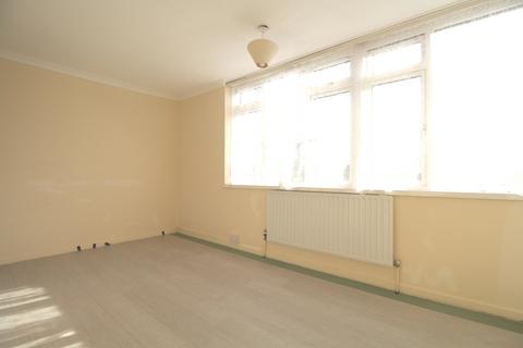 2 bedroom flat to rent, Hilltop Gardens Dartford DA1