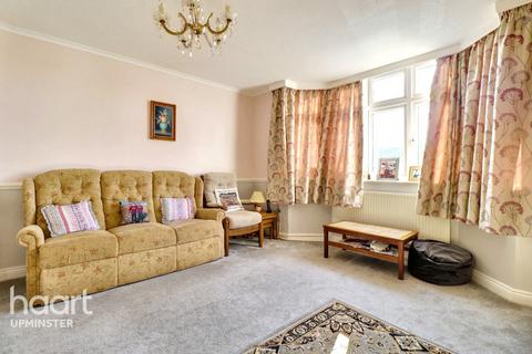 1 bedroom semi-detached bungalow for sale, Upminster RM14