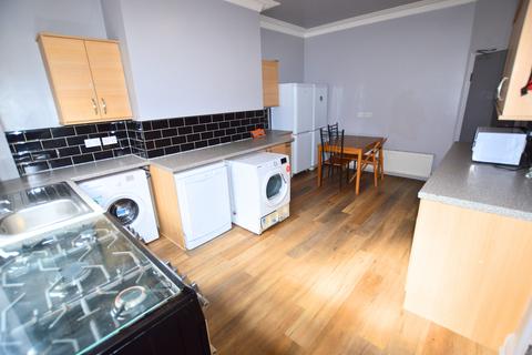 6 bedroom terraced house to rent, Richmond Avenue, Leeds LS6