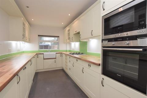 2 bedroom terraced house to rent, De Montfort Road