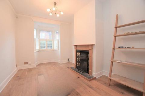 2 bedroom terraced house to rent, De Montfort Road