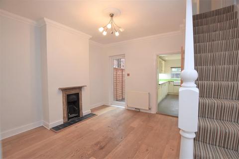 2 bedroom terraced house to rent, De Montfort Road