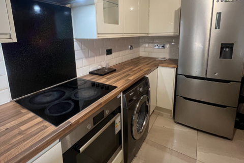 2 bedroom flat to rent, Arden Grove, Ladywood B16