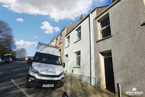 3 bedroom end of terrace house for sale, Tremeyrick Street, Pembroke Dock