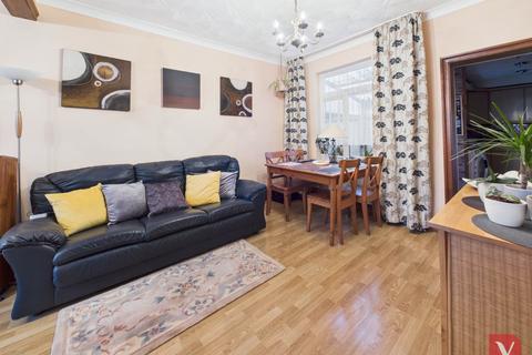 3 bedroom terraced house for sale, Turners Road South, Luton LU2