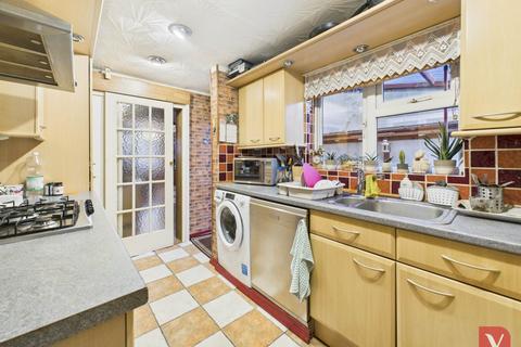 3 bedroom terraced house for sale, Turners Road South, Luton LU2