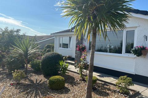 undefined, Lon Gogarth, Benllech, Tyn-Y-Gongl