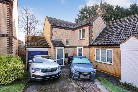 4 bedroom detached house for sale, College Field Close, Ecton Brook