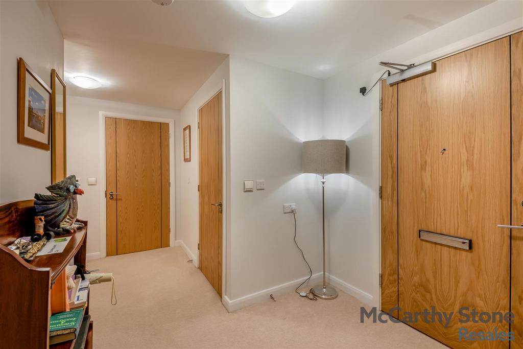 8637756-interior04.jpg
