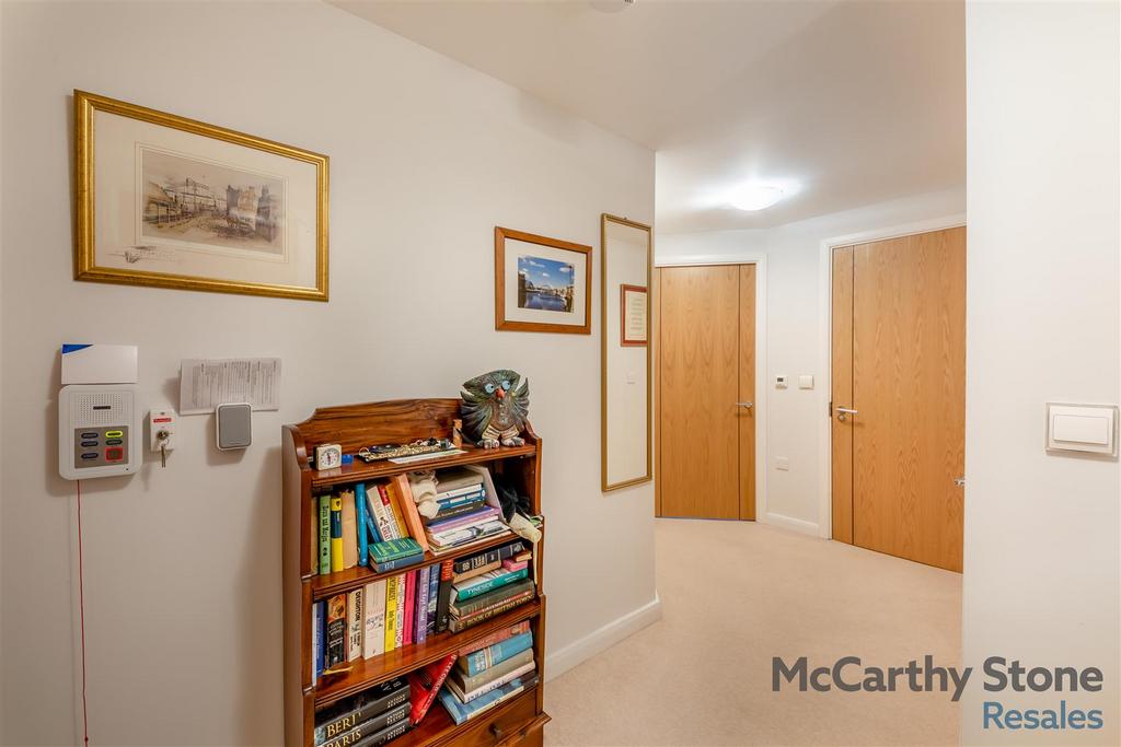 8637756-interior06.jpg