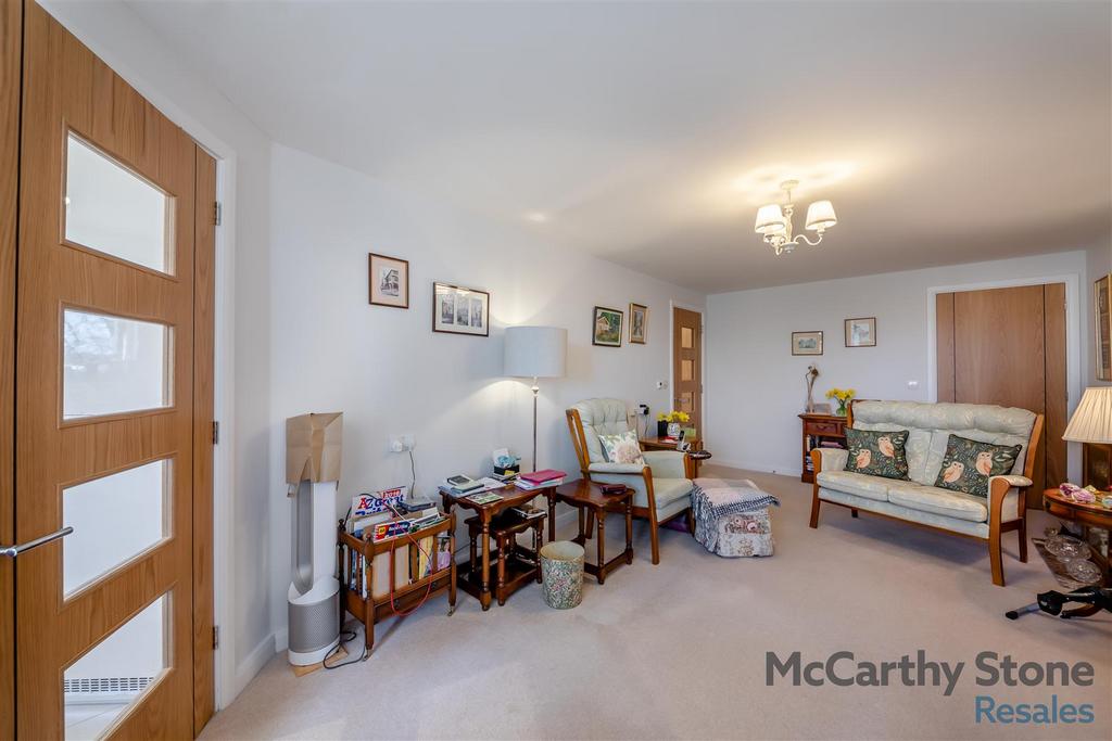 8637756-interior21.jpg