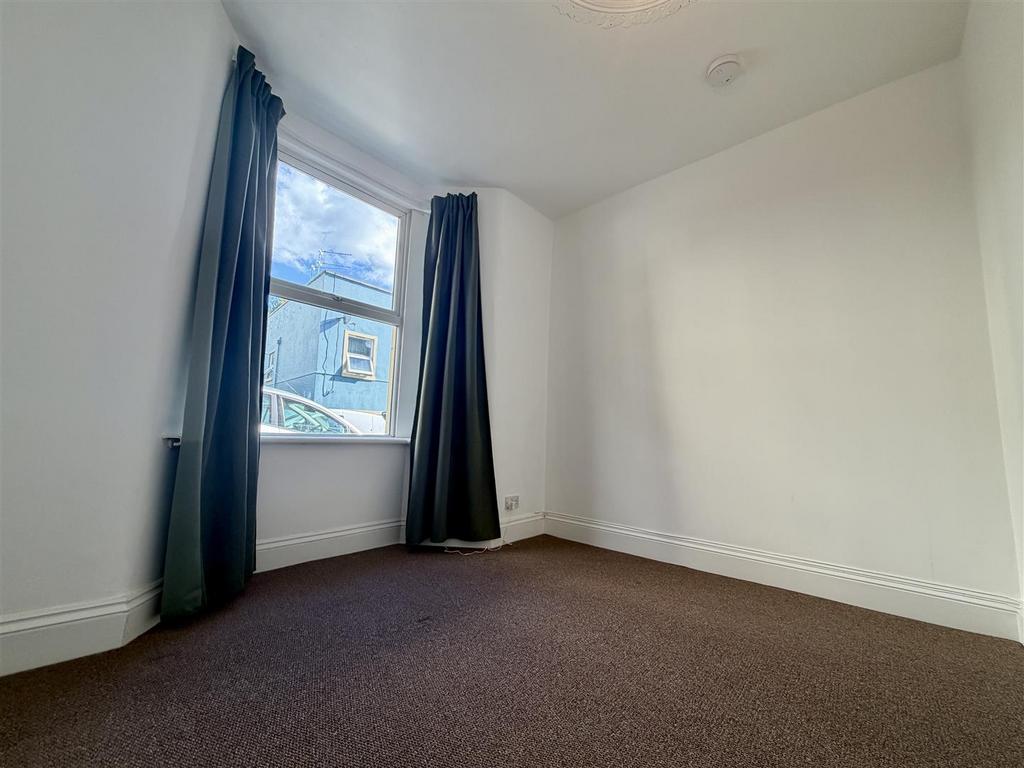 Apartment in Bristol - View 3