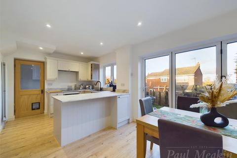 17 Ambleside Gardens, South Croydon, CR2 8SE