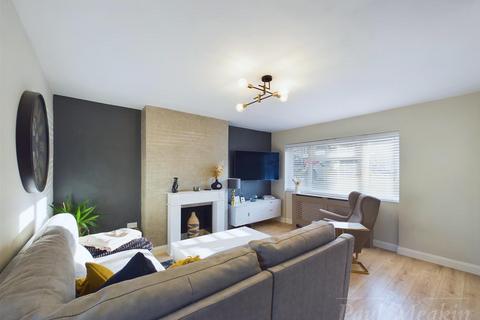 17 Ambleside Gardens, South Croydon, CR2 8SE