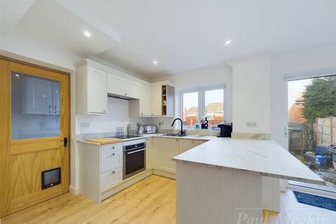 17 Ambleside Gardens, South Croydon, CR2 8SE