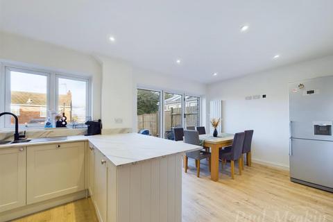 17 Ambleside Gardens, South Croydon, CR2 8SE
