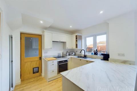 17 Ambleside Gardens, South Croydon, CR2 8SE