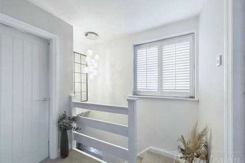 17 Ambleside Gardens, South Croydon, CR2 8SE