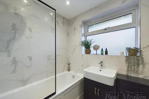17 Ambleside Gardens, South Croydon, CR2 8SE