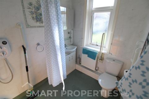 2 bedroom detached bungalow to rent, Tom Lane, Huddersfield HD4