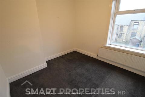 3 bedroom house to rent, College Street, Huddersfield HD4