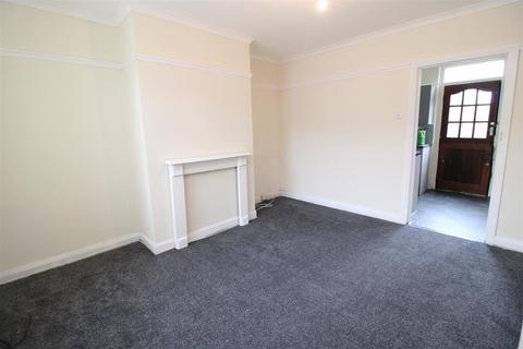 2 bedroom house to rent, Glenfield Avenue, Huddersfield HD2