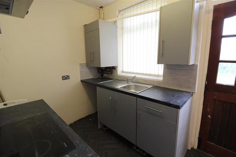 2 bedroom house to rent, Glenfield Avenue, Huddersfield HD2