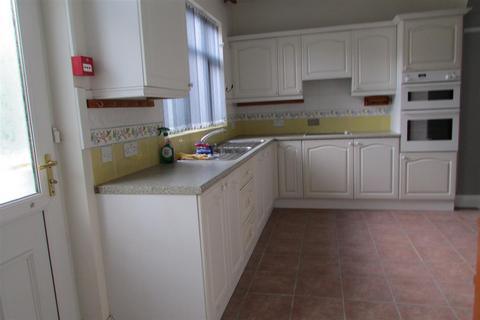 3 bedroom terraced house to rent, Acre Street, Huddersfield HD3