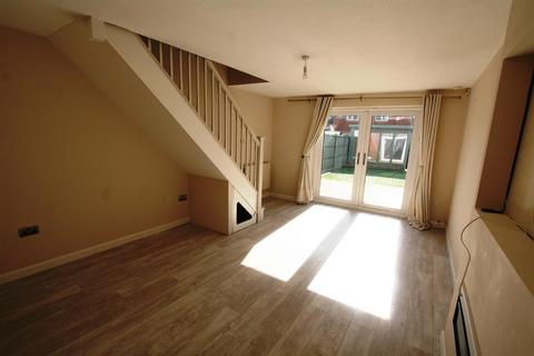 2 bedroom house to rent, Badger Gardens, Worcester WR5 3TG