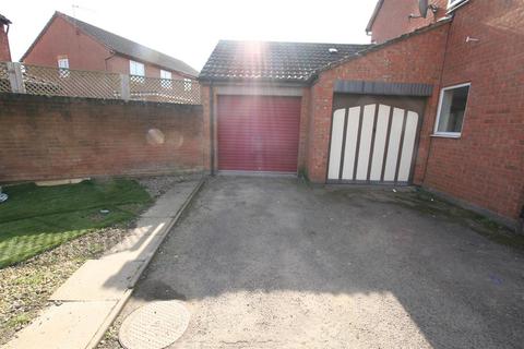 2 bedroom house to rent, Badger Gardens, Worcester WR5 3TG