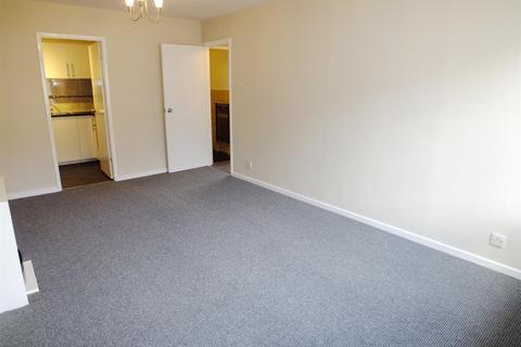 2 bedroom flat to rent, Oakdene Vale, Shadwell, Leeds, LS17 8XT