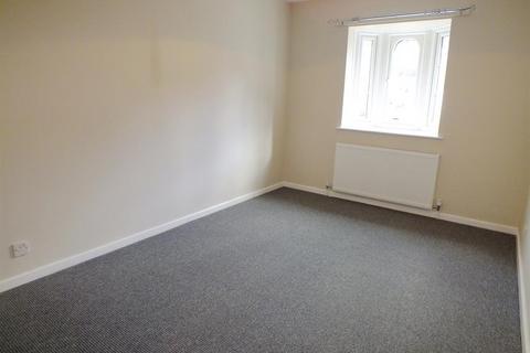 2 bedroom flat to rent, Oakdene Vale, Shadwell, Leeds, LS17 8XT