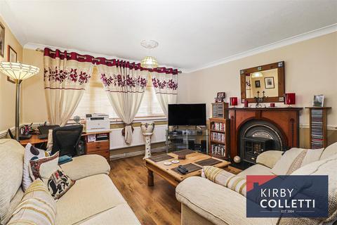 2 bedroom flat for sale, Silverfield, Broxbourne