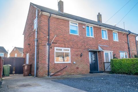 3 bedroom semi-detached house to rent, Lanshaw Crescent, Leeds