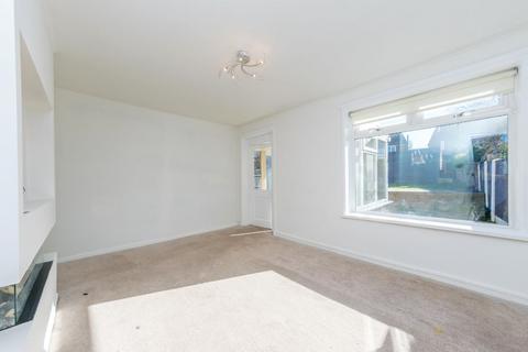 3 bedroom semi-detached house to rent, Lanshaw Crescent, Leeds