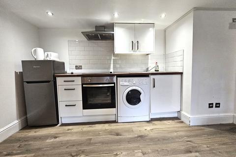 Studio to rent, Ecclesall Road, Sheffield S11