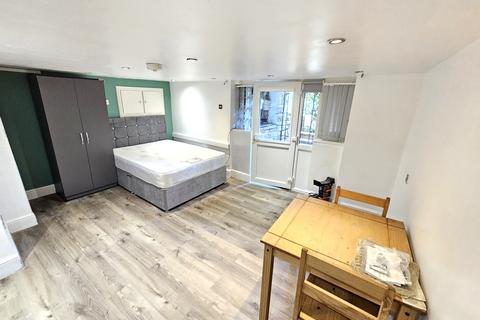 Studio to rent, Ecclesall Road, Sheffield S11