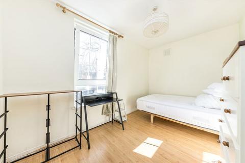 3 bedroom flat to rent, Green Bank, London E1W