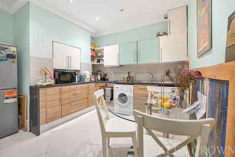 3 bedroom flat for sale, Queens Mansions, Queens Avenue, Muswell Hill