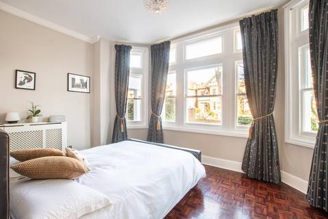 3 bedroom flat for sale, Dartmouth Road, Willesden Green, London, NW2