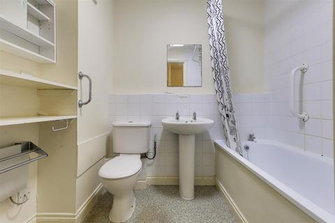 1 bedroom retirement property for sale, Park Avenue, Enfield