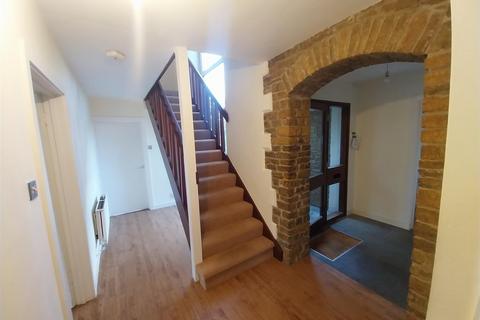 4 bedroom detached house to rent, Warmington