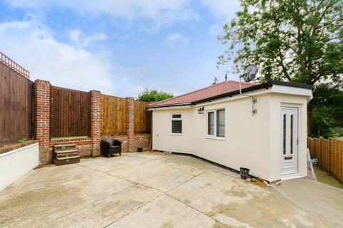 1 bedroom bungalow to rent, Star Lane, Coulsdon, CR5