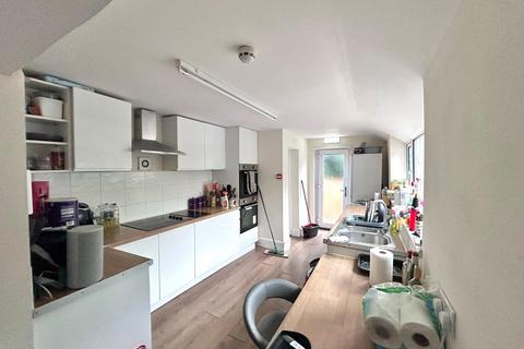 353 Derby Road, Nottingham, NG7 2DZ