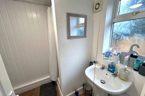 353 Derby Road, Nottingham, NG7 2DZ